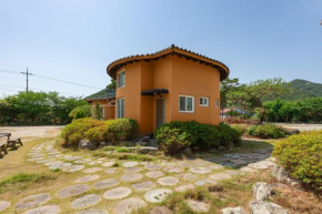 Gochang Hwangto Bokbunja Pension